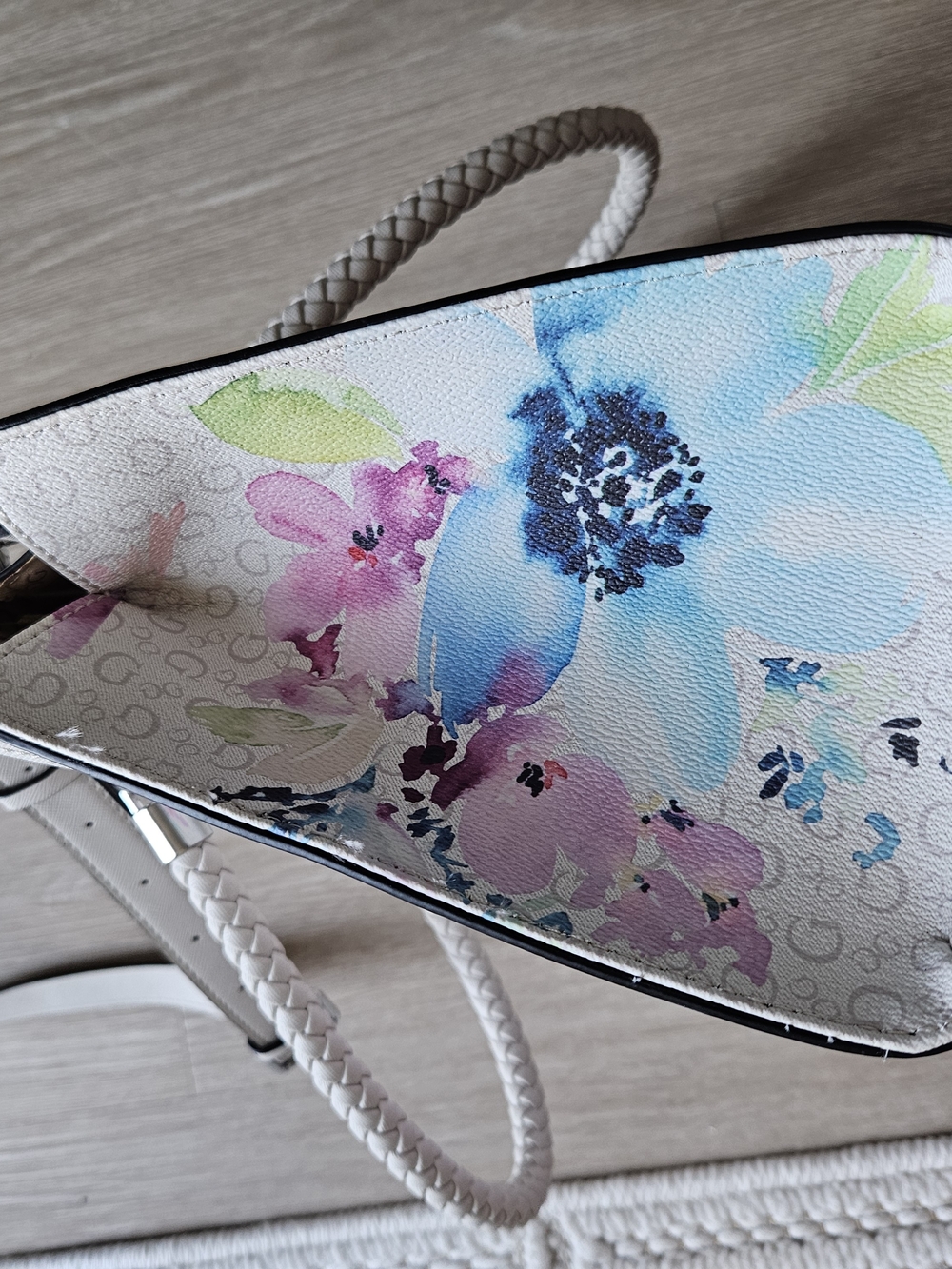 GUESS White Floral Handbag - Picture 8 of 10